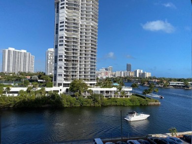 Beach Condo For Sale in Aventura, Florida