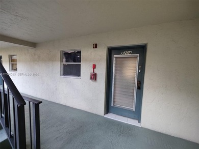 Beach Condo For Sale in North Lauderdale, Florida