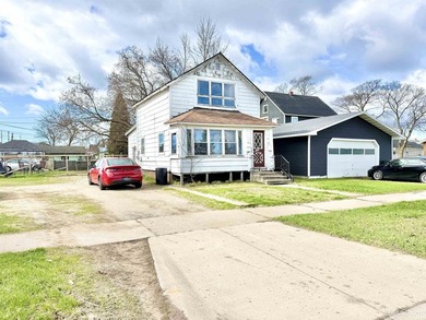 Beach Home Sale Pending in Escanaba, Michigan