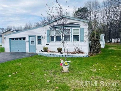 Beach Home Active Under Contract in Gladstone, Michigan