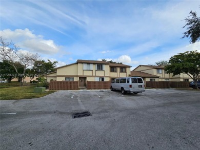 Beach Townhome/Townhouse For Sale in Sunrise, Florida