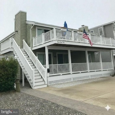 Beach Townhome/Townhouse Active Under Contract in Sea Isle City, New Jersey