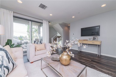 Beach Condo For Sale in Costa Mesa, California