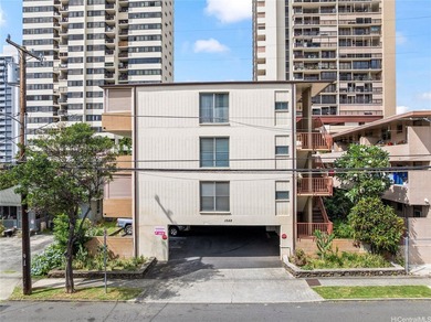 Beach Condo Active Under Contract in Honolulu, Hawaii