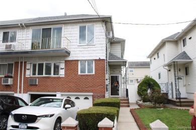 Beach Townhome/Townhouse Sale Pending in Howard Beach, New York