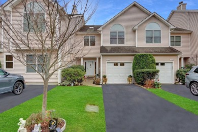 Beach Townhome/Townhouse For Sale in Riverhead, New York