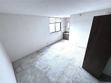 Beach Condo Sale Pending in Aiea, Hawaii