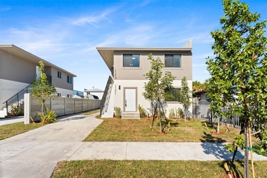 Beach Townhome/Townhouse For Sale in Miami, Florida