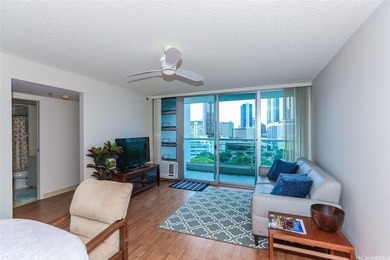 Beach Condo Sale Pending in Honolulu, Hawaii