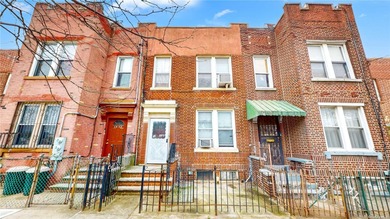 Beach Home Sale Pending in Long Island City, New York