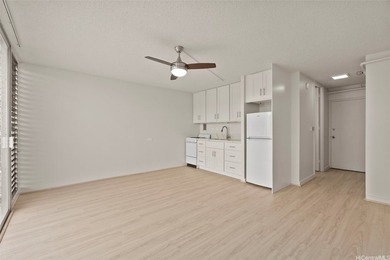 Beach Condo Active Under Contract in Honolulu, Hawaii
