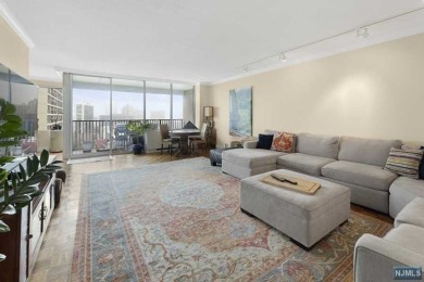 Beach Apartment For Sale in Fort Lee, New Jersey