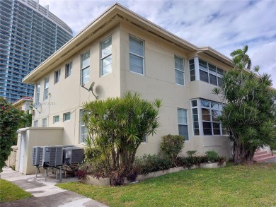 Beach Townhome/Townhouse For Sale in Miami Beach, Florida