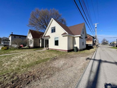 Beach Home Sale Pending in Escanaba, Michigan