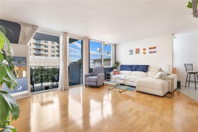 Beach Condo For Sale in Hallandale Beach, Florida