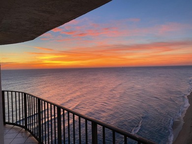 Beach Condo For Sale in Riviera Beach, Florida