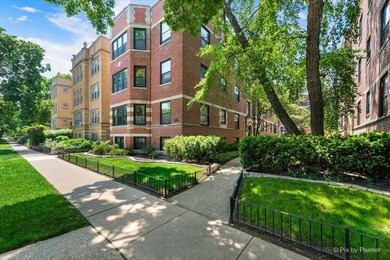 Beach Condo Active Under Contract in Evanston, Illinois