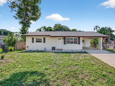 Beach Home Active Under Contract in Boynton Beach, Florida