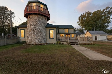 Beach Home Active Under Contract in Luna Pier, Michigan
