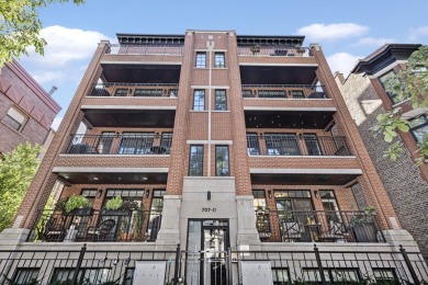 Beach Townhome/Townhouse For Sale in Chicago, Illinois