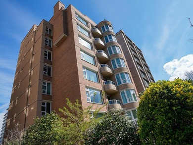 Beach Condo For Sale in Vancouver, British Columbia