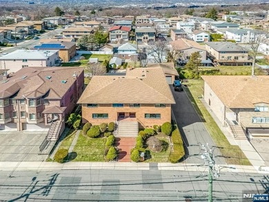 Beach Home For Sale in Fort Lee, New Jersey