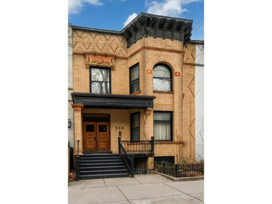 Beach Home For Sale in Chicago, Illinois