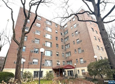 Beach Condo For Sale in Fort Lee, New Jersey