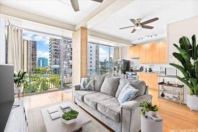 Beach Condo Active Under Contract in Honolulu, Hawaii