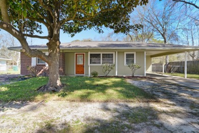 Beach Home For Sale in Ocean Springs, Mississippi