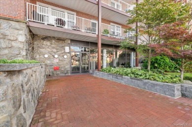 Beach Condo For Sale in Long Beach, New York