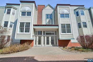 Beach Condo For Sale in Edgewater, New Jersey