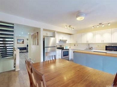 Beach Condo Active Under Contract in Honolulu, Hawaii
