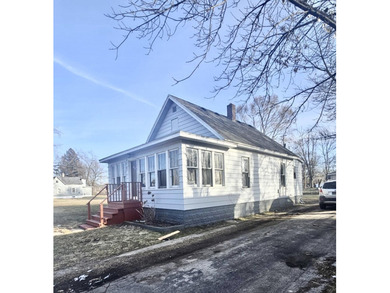 Beach Home For Sale in Benton Harbor, Michigan