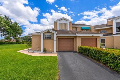 Beach Townhome/Townhouse For Sale in Tamarac, Florida