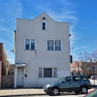 Beach Home Active Under Contract in Chicago, Illinois
