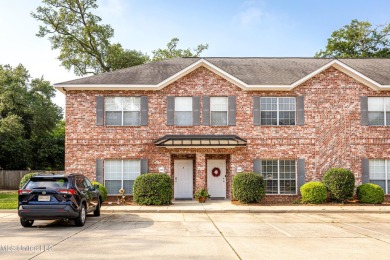 Beach Townhome/Townhouse For Sale in Ocean Springs, Mississippi