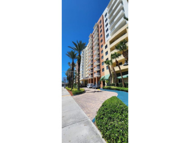 Beach Condo For Sale in Aventura, Florida