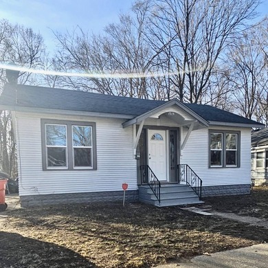Beach Home For Sale in Benton Harbor, Michigan