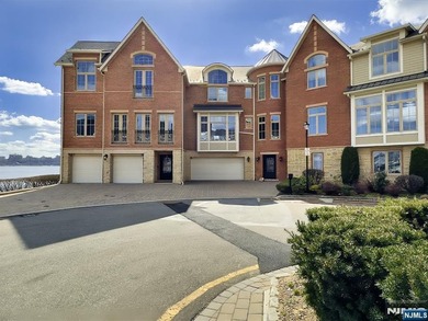 Beach Home For Sale in Edgewater, New Jersey