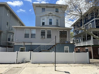 Beach Townhome/Townhouse For Sale in Atlantic City, New Jersey