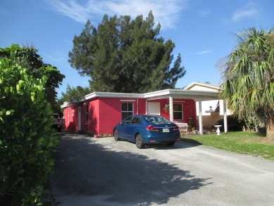 Beach Townhome/Townhouse For Sale in Lantana, Florida