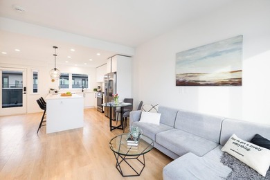Beach Townhome/Townhouse For Sale in North Vancouver, British Columbia