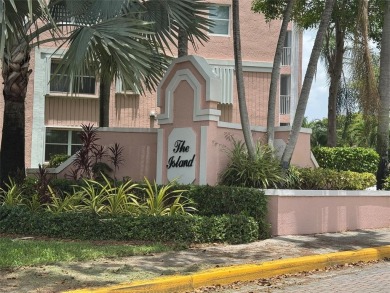 Beach Condo For Sale in Sunrise, Florida