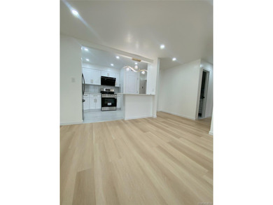 Beach Condo For Sale in Flushing, New York