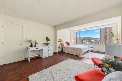 Beach Condo Active Under Contract in Honolulu, Hawaii
