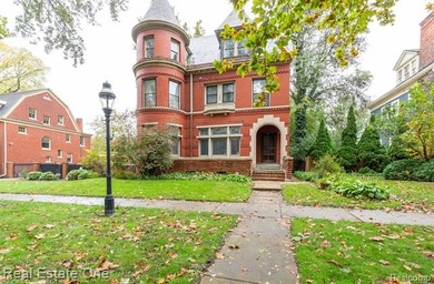 Beach Home Sale Pending in Detroit, Michigan