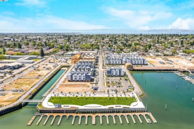 Beach Townhome/Townhouse For Sale in Alameda, California