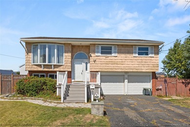 Beach Home For Sale in Lindenhurst, New York