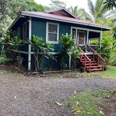 Beach Home Sale Pending in Wailuku, Hawaii